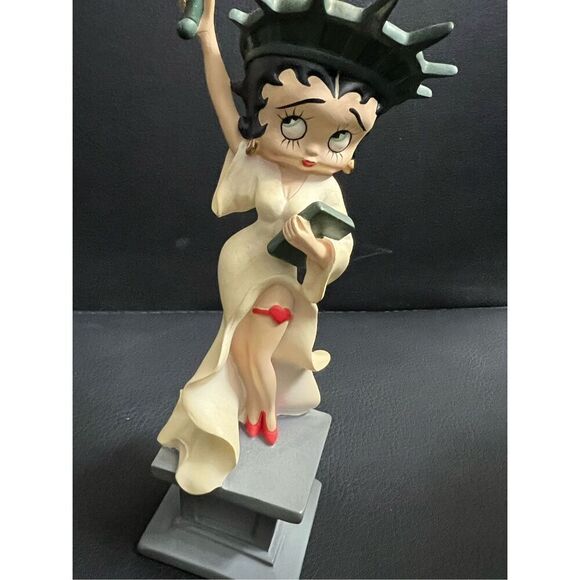 Vintage Betty Boop Statue Of Liberty Figurine - Picture 3 of 10